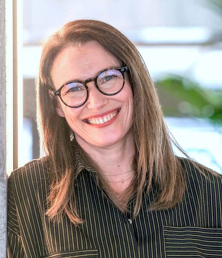 Louise_Willoughby VP of People at Beekeeper seen with a bright smile on her face 